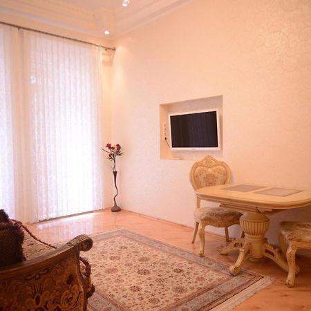 Apartment For Rent On Deribasovskaya Street Odessa Exterior foto