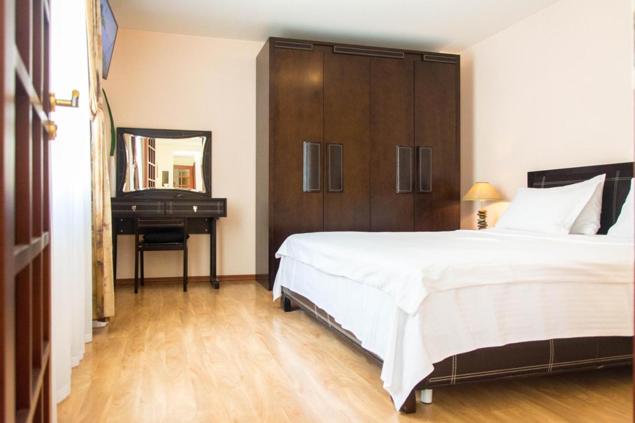 Apartment For Rent On Deribasovskaya Street Odessa Exterior foto
