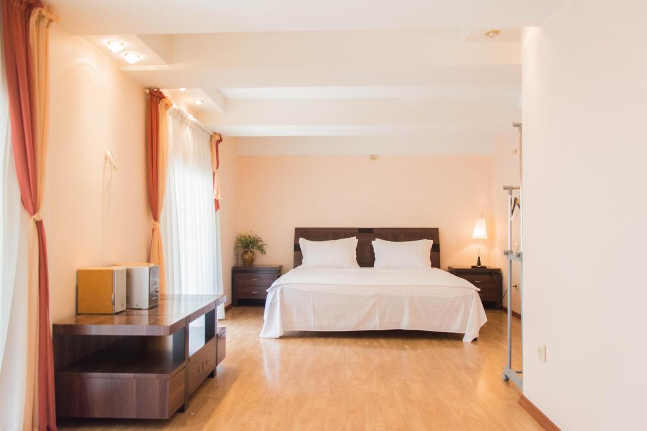 Apartment For Rent On Deribasovskaya Street Odessa Exterior foto