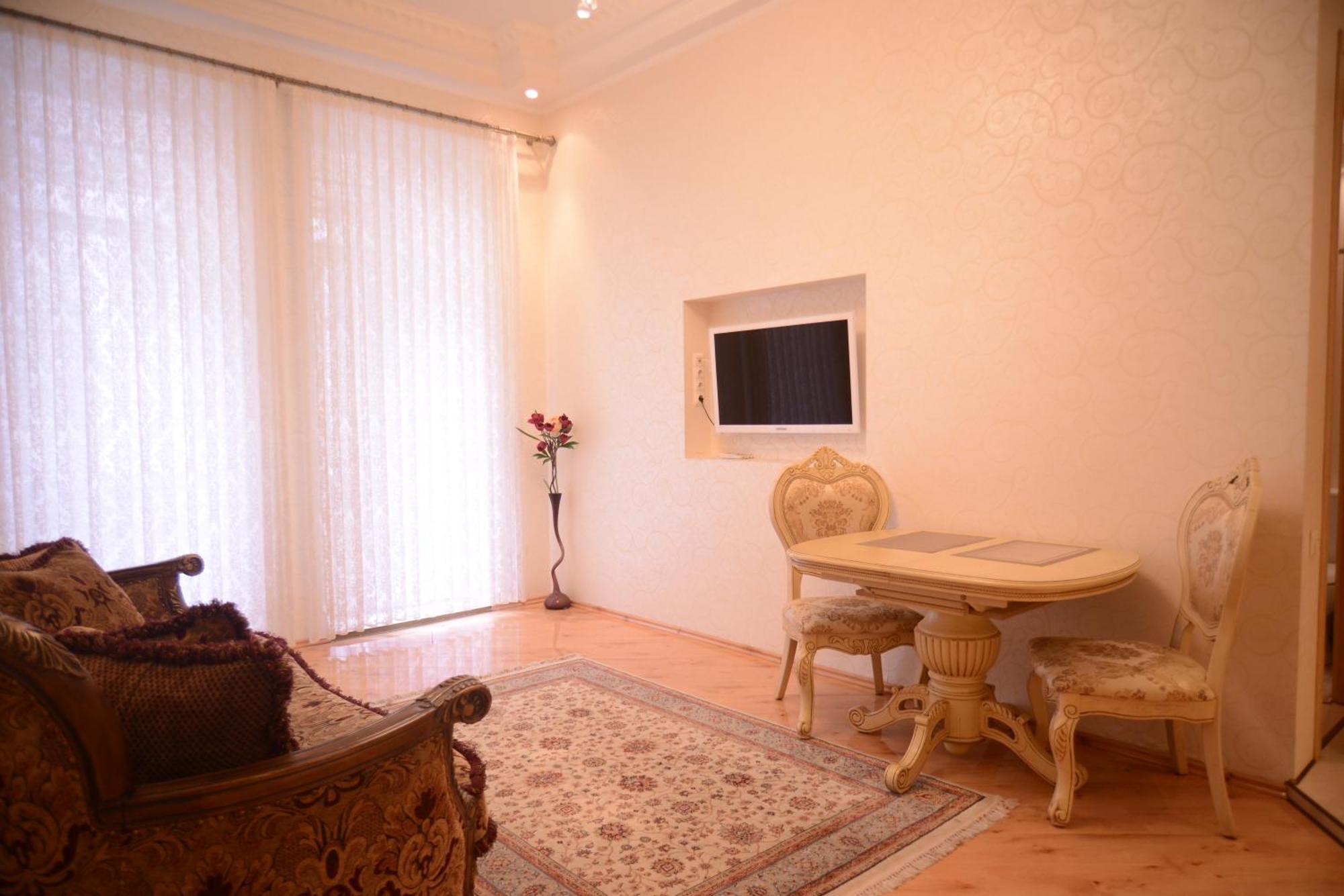 Apartment For Rent On Deribasovskaya Street Odessa Exterior foto