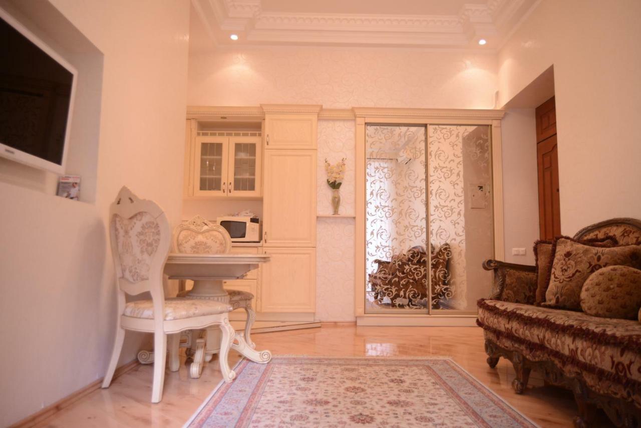 Apartment For Rent On Deribasovskaya Street Odessa Exterior foto