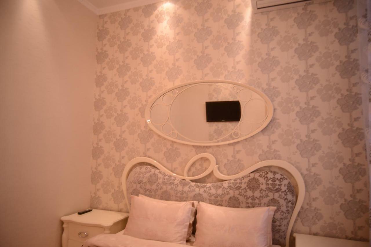 Apartment For Rent On Deribasovskaya Street Odessa Exterior foto
