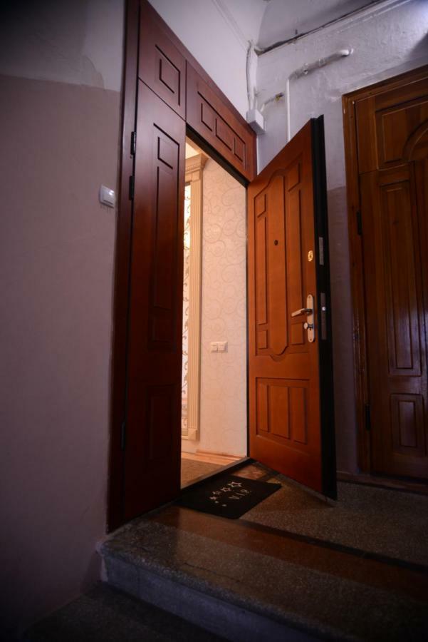Apartment For Rent On Deribasovskaya Street Odessa Exterior foto